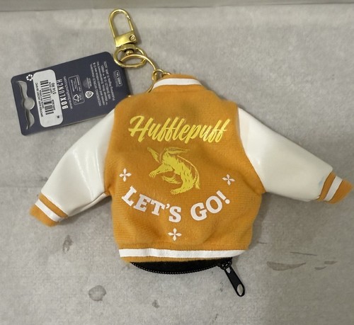 Harry Potter Casa Hufflepuff Llavero Caja Almuerzo Chaqueta Amarillo Cremallera Bolsillo Nuevo - Imagen 2 de 5