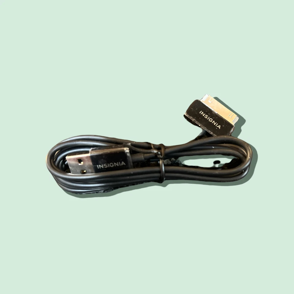 Insignia 4' Charge/Sync Cable. Samsung 30 pin. 2-Pack - Image 4 of 4