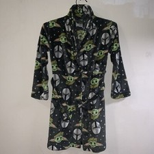Disney Star Wars Dark Gray Baby Yoda And Mandalorian Robe - Boys Size Medium