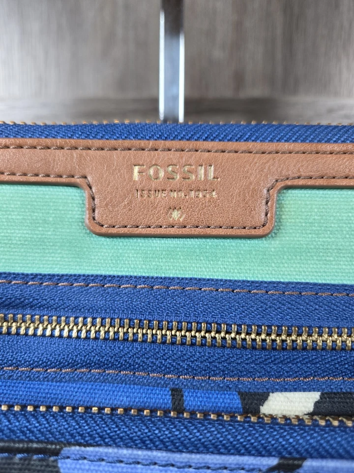 Bandolera Fossil Floral Azul Recubierta Correa Ajustable Cierre Cremallera Muchos Bolsillos Foto 3 de 4