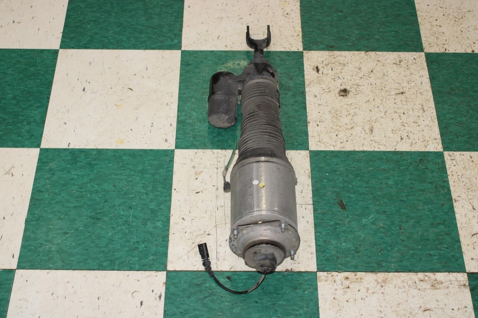Bentley Flying Spur 2013-2018 Right Air suspension strut