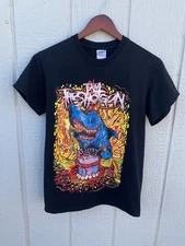 Vintage 2000s Shark Graphic Small Shirt