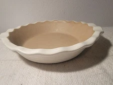 Pampered Chef New Traditions Family Heritage 9" Stoneware Pie White Scalloped
