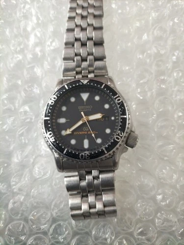 SEIKO VINTAGE CLASSIC QUARTZ 42MM MEN'S SCUBA DIVERS WATCH 5H26-7A10, PRE-OWNED.