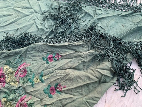 Antique Chinese Shawl,Silk Chinese Piano Shawl,Embroidered Chinese Shawl 3x4 ft - Picture 10 of 10