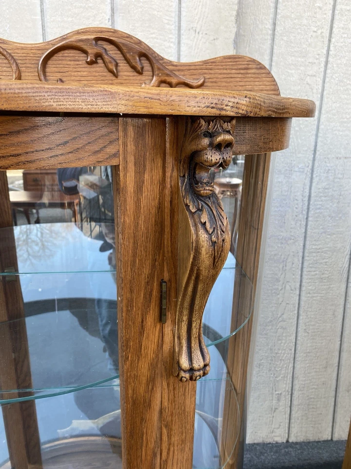 Gabinete de porcelana de curiosidades de vidrio con arco cabeza de león de roble 66252 Foto 4 de 4