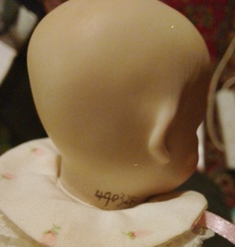 Ashton Drake 'Sarah' By Yolanda Bello Porcelain Doll - Picture 8 of 11