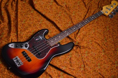 Fender Made in Japan Traditional 60s Jazz Bass Left-Handed 3-Color