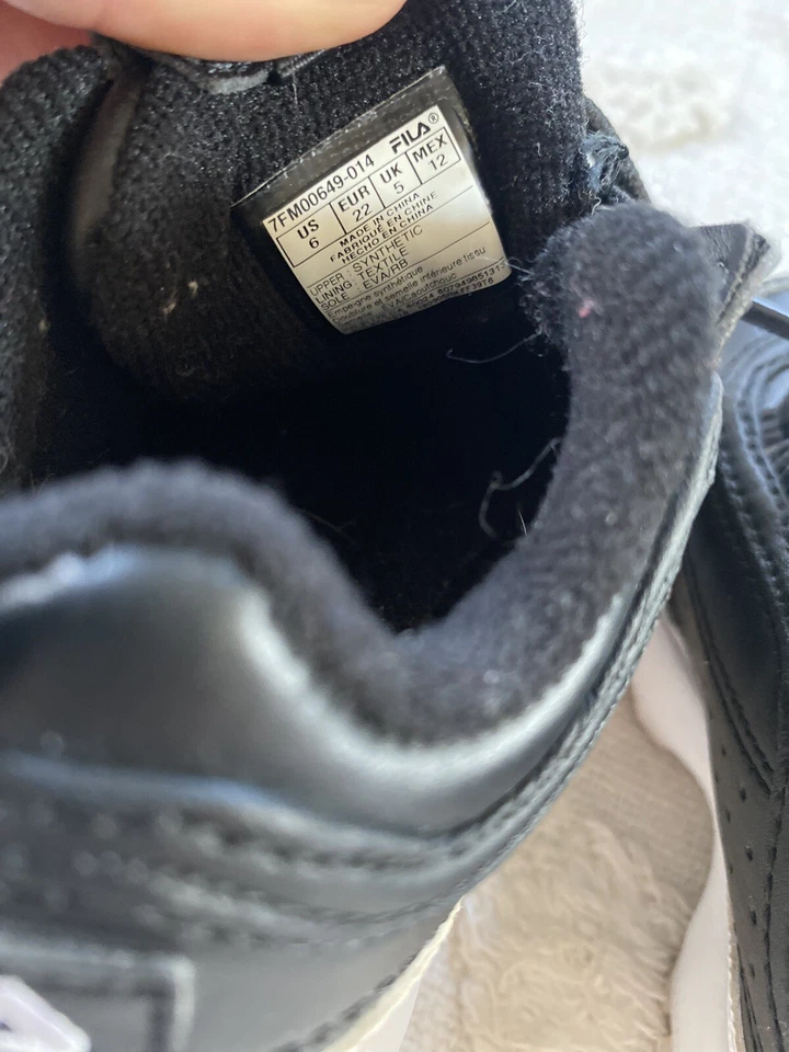 Fila Little Kids Disruptor 2 3D Embroider Black White Sneakers Size 6 - Image 4 of 4