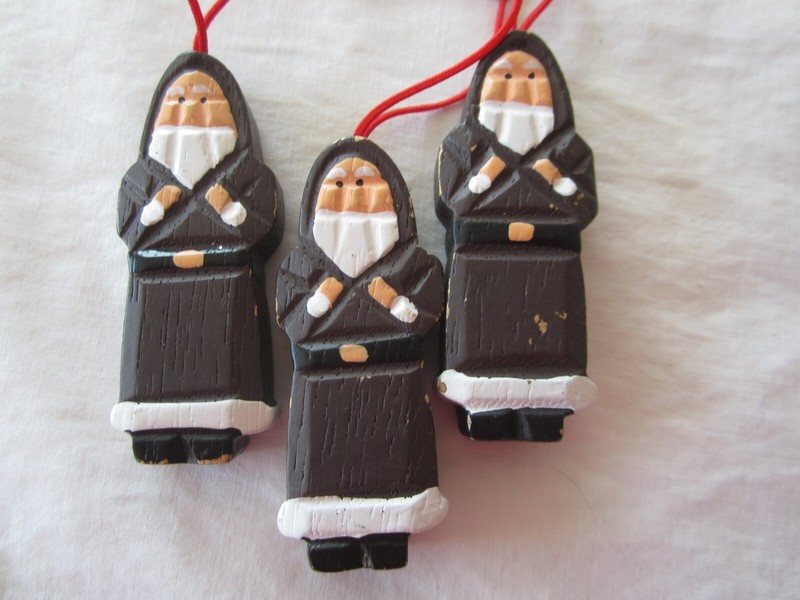Hallmark 2" Wooden Old Fashion Santa Brown Ornaments Lot of 3 Xmas trim a tree