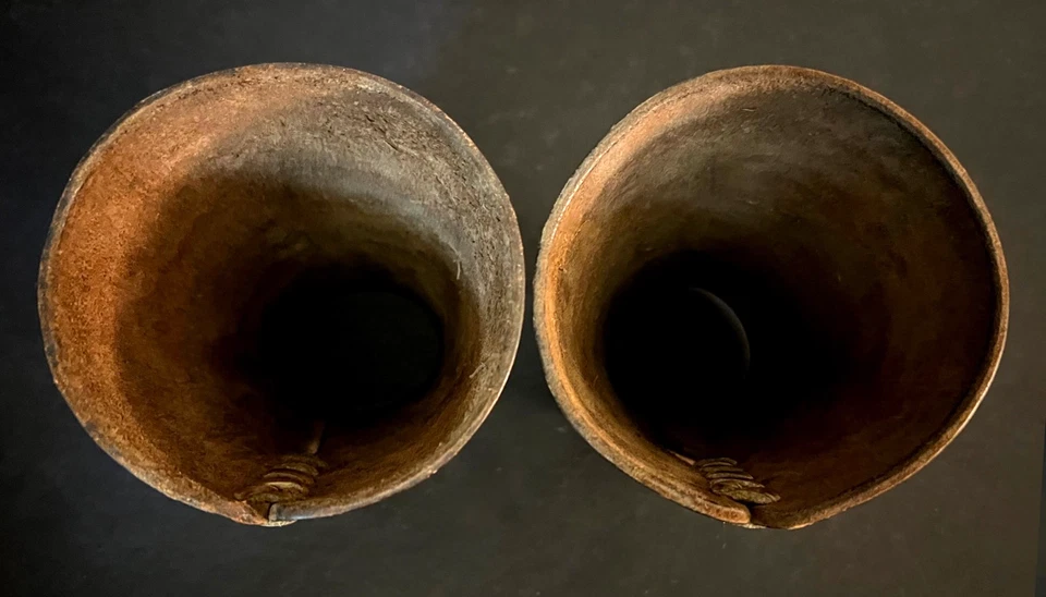 PUÑOS DE VAQUERO Auténticos Viejo Oeste Hechos a Mano Antiguos Bonitos Cuero Foto 3 de 3