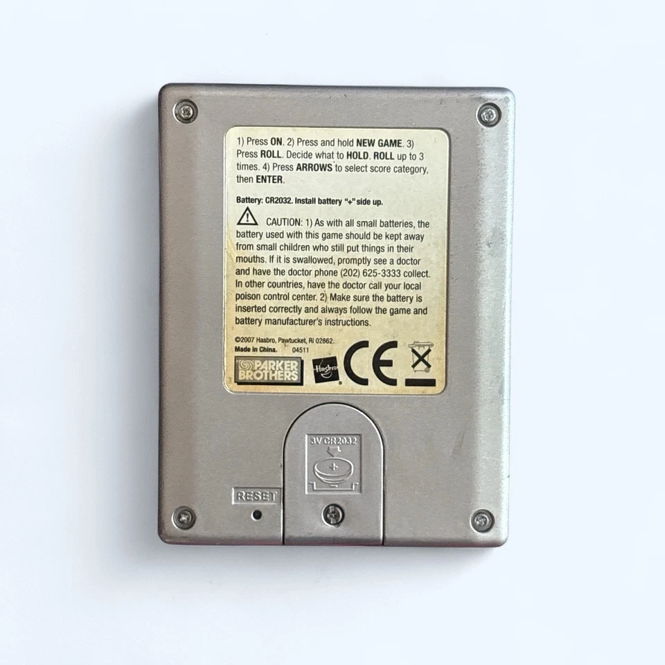 Juego de dados electrónicos portátiles Yahtzee Parker Brothers 2007 blanco probado funcionando Foto 3 de 3