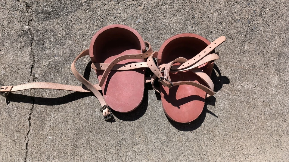 CLC Custom Leathercraft 318 Professional Heavy-Duty Molded Rubber Kneepads - Image 4 of 4