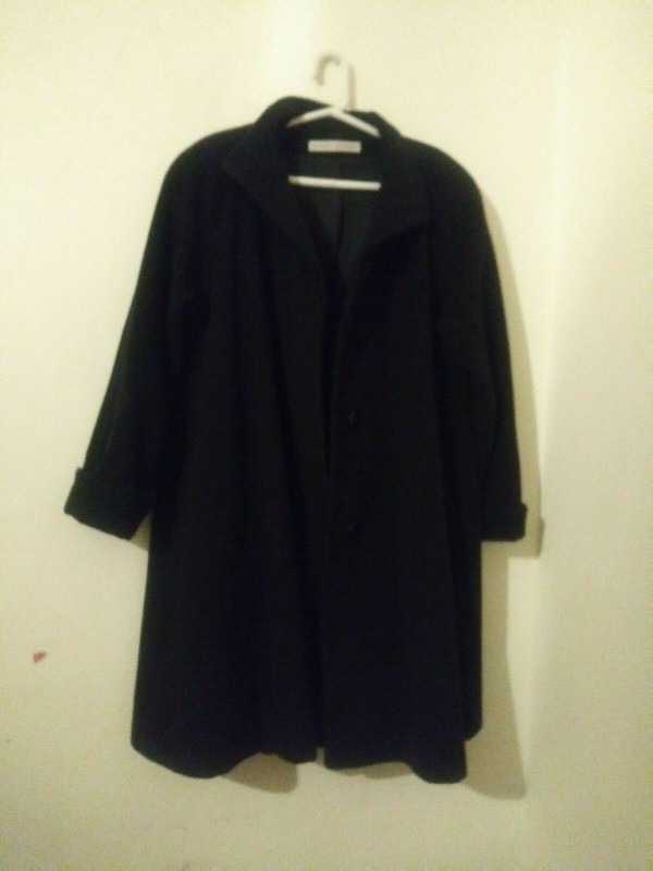LARRY LEVINE Women’s  Coat  3/4 Length Size 4 Black Gorgeous