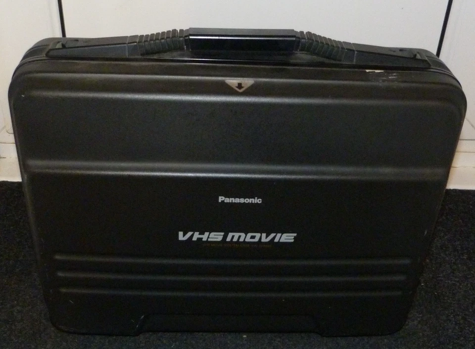 Panasonic -M5 VHS Movie Video Camera / Camcorder in case 1980s retro - Image 2 of 4