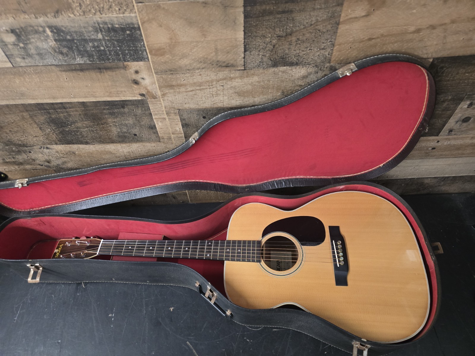 Sigma by Martin Gcs-6 Vintage Dreadnought Acoustic Guitar w /   Case