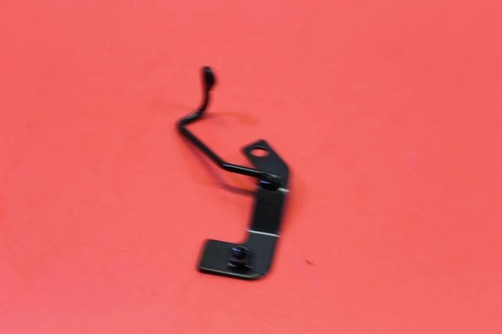 Abrazadera de manguera de freno delantero OEM 45137-MEM-670 NUEVO DE STOCK Honda VTX1300C VTX1300R Foto 3 de 4