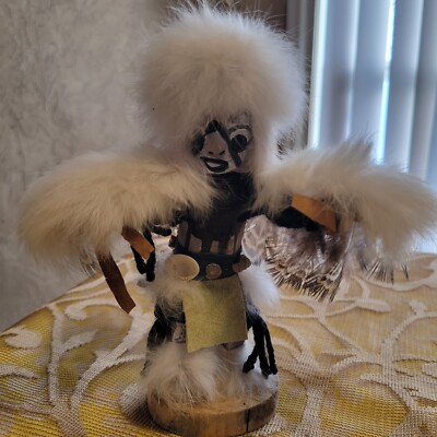 VINTAGE INDIANER INDIANER KACHINA PUPPE FEDER FELL MUSCHEL SIGNIERT ADLER JONES