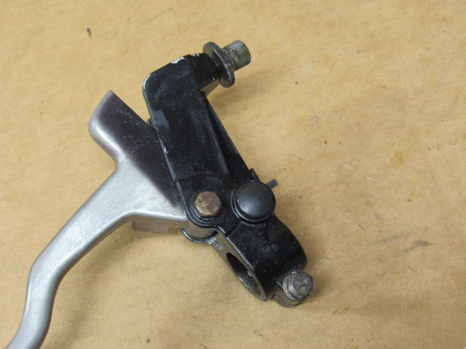 1986 川崎 Voyager ZN1300 离合器杆鲈鱼组件 — 第 2/4 张图片