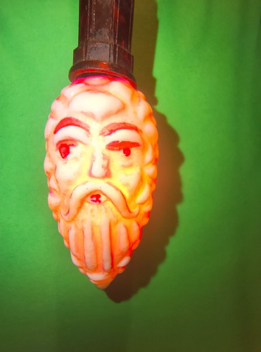 Vintage Figural Milk Glass Face in Pinecone Bulb C6 15V ------ WORKS ------