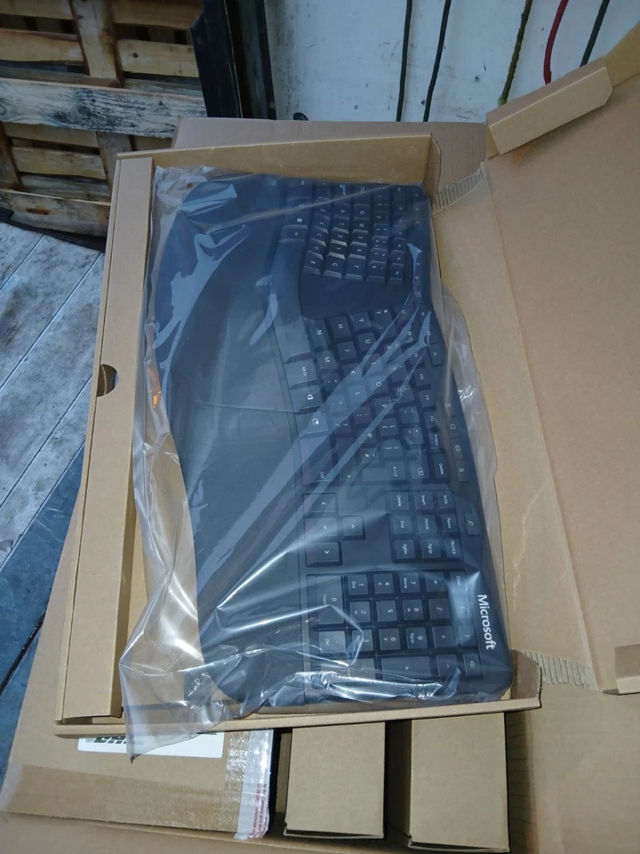 Microsoft Ergonomic Keyboard Wired USB Black with Numeric Keypad Model 1878 NEW - Image 2 of 3