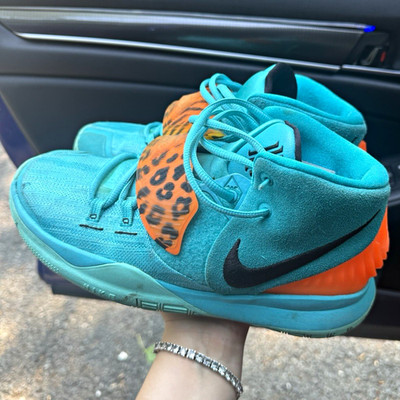 Nike Kyrie 6 Unisex Kids 6.5Y Mid Top Basketball Sneakers Animal Print Turquoise
