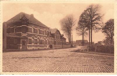 MIKIDP16-035- BELGIUM WOOD LORD ISAAC VILLAGE STREET LEADING TO THE ABBEY