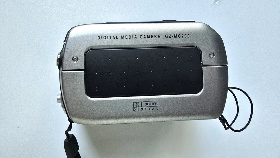 JVC Everio GZ-MC200U Camcorder Digicam Silver w/ NEW Battery & Charger - Image 3 of 4