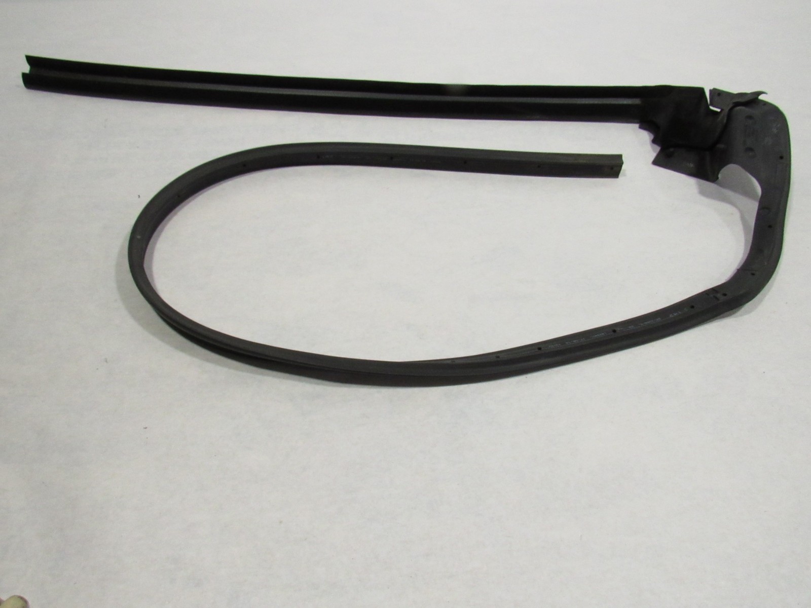 Ferrari 488 Spider 2017 Left Driver Door Inner Window Belt Gasket Seal 15-19 |@2