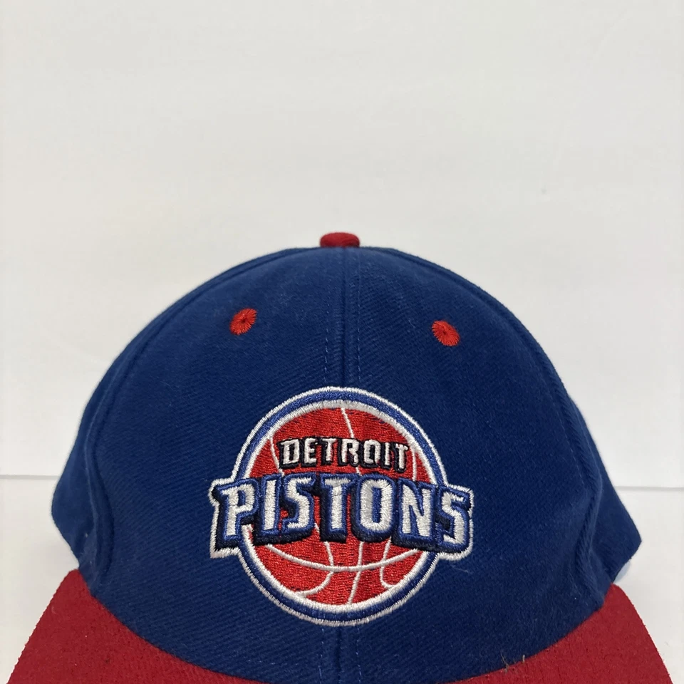 Gorra vintage Adidas Detroit Pistons SnapBack bordada Foto 2 de 4