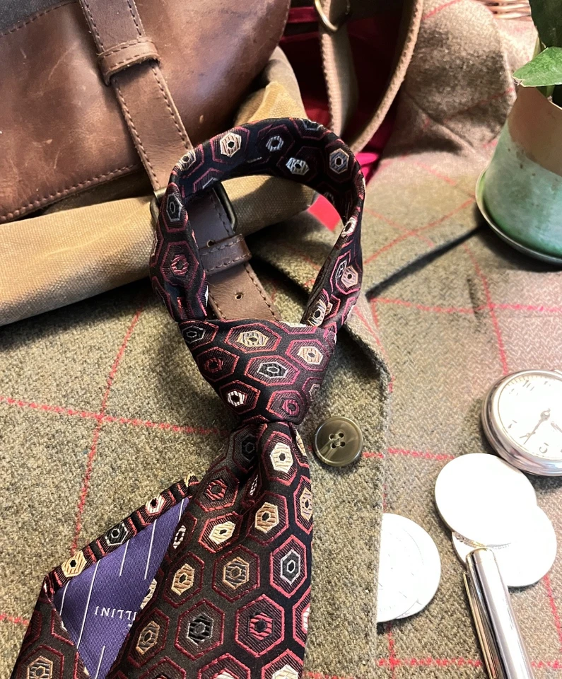 Corbata Roberto Villini Couture 100 % seda geometría de sangre de buey, dorado, negro y azul Foto 2 de 4