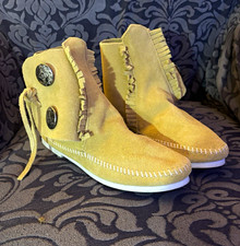 Minnetonka 445A Suede Fringe Lace-Up Ankle Bootie Beige 6.5 M