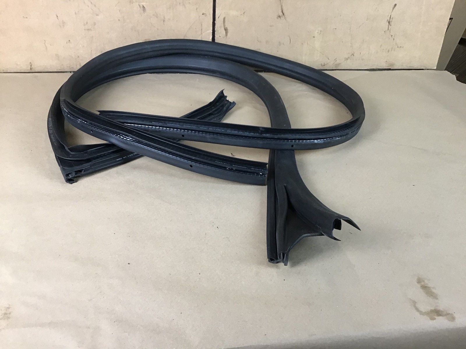 Maserati Granturismo S 2010 Front Left Door Seal Weather Strip Set 08 - 12 :O