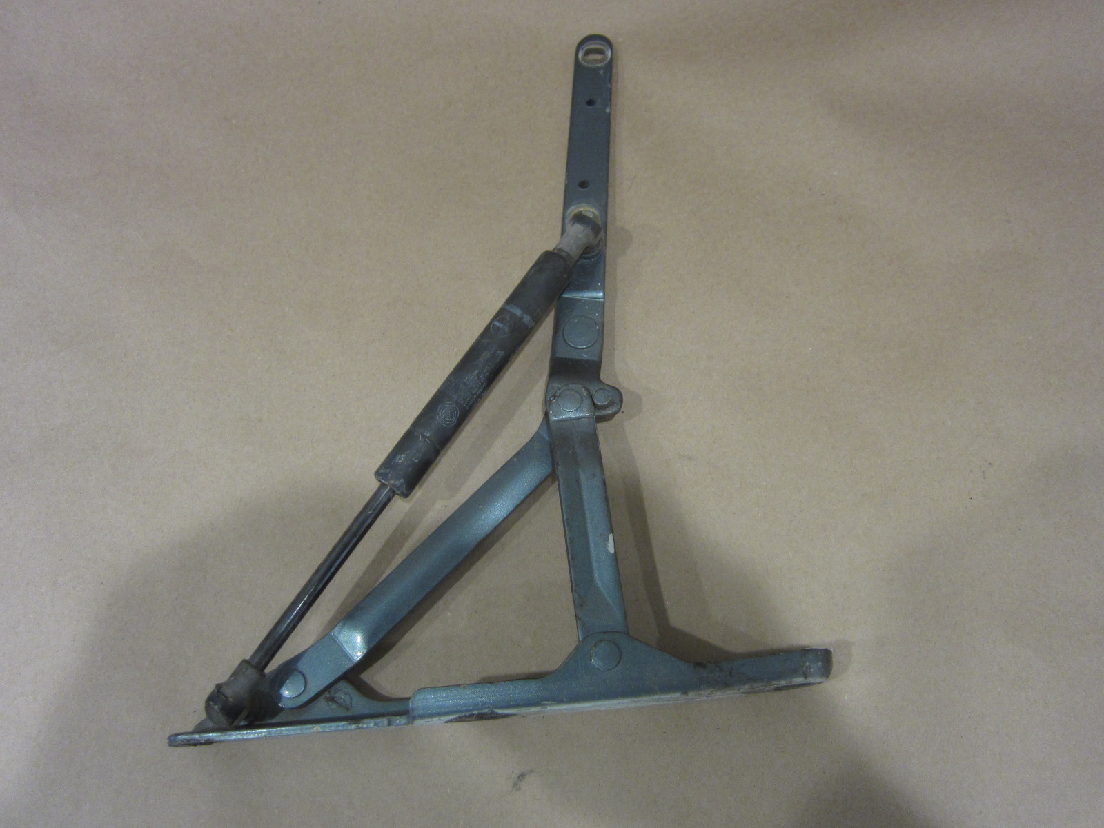 Maserati 4200,GranTurismo - RH Rear Trunk Lid/Bonnet Hinge - P/N 384700106