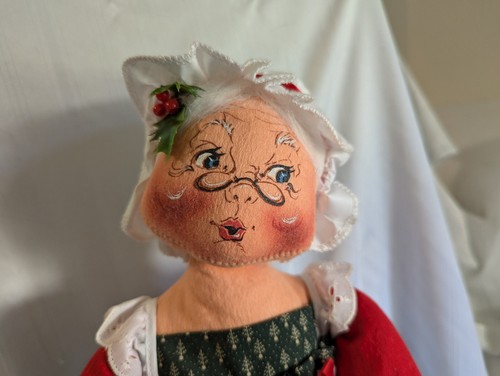 Annalee Mrs Santa Serving Christmas 19" doll NOS hand painted face 1997 - Picture 2 of 10