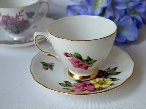 SET LOT 2 Vintage COLCLOUGH England Tea Cup Saucer Set, Flowers, bone china - Picture 5 of 11