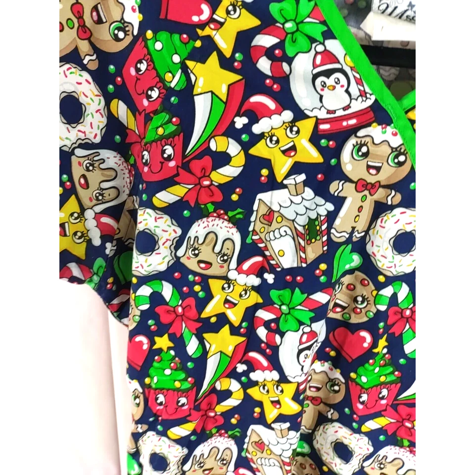 Blusa Médica V A Para Mujer Talla Pequeña Navidad Pan de Jengibre Hombres Penquin Caramelo Foto 3 de 4