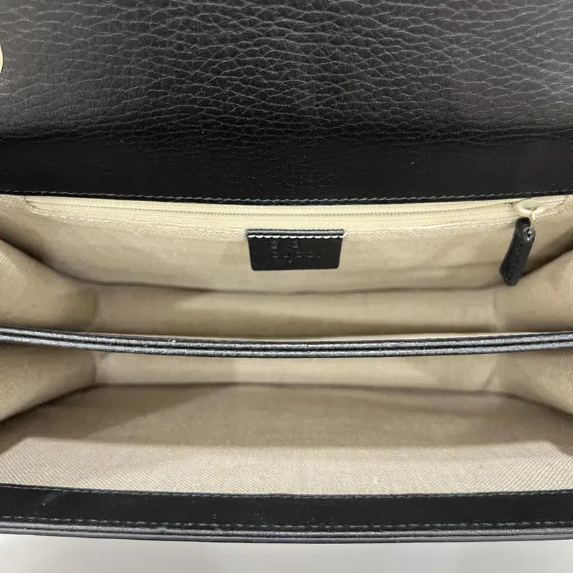 Gucci Interlocking Chain Medium Shoulder Bag - image 8