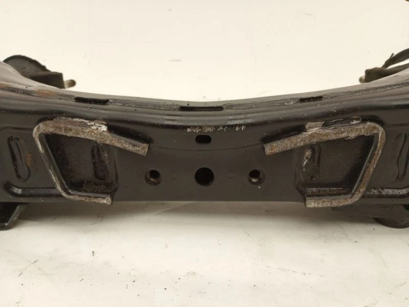 Conjunto de suporte de subquadro transversal dianteiro LEXUS IS300 SEDAN 01-05 - Imagem 3 de 4