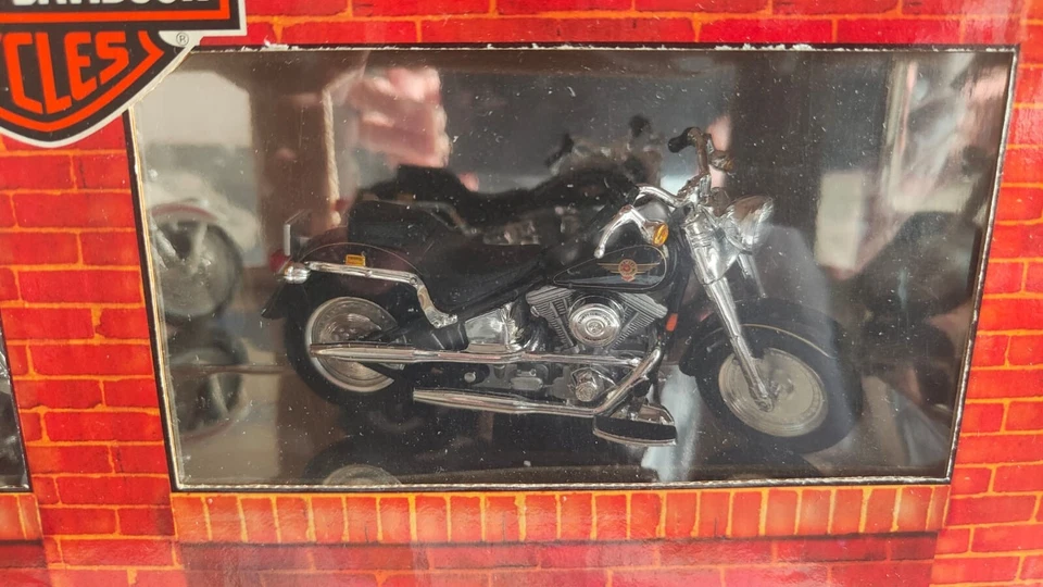 MAISTO SET/VALIGETTA HARLEY DAVIDSON SEI MODELLI SCALA 1:18 REF.55008 - Immagine 4 di 4