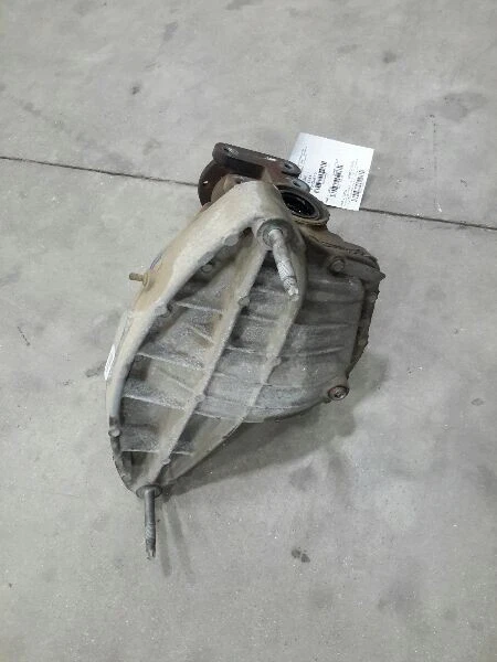 2003-2005 Lincoln Navigator Rear Differential Carrier 3.73 Ratio in Warranty OEM - Image 3 of 4