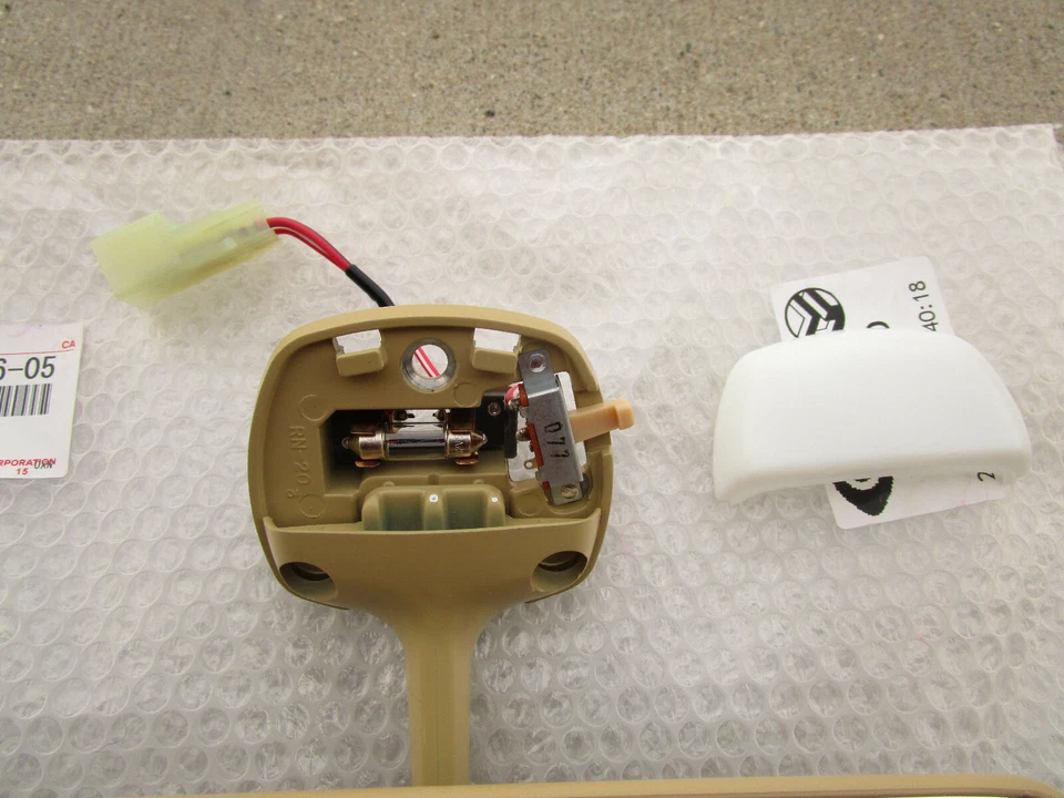 ADEQUADO PARA: 81 - 83 TOYOTA PICKUP ESPELHO RETROVISOR MANUAL COM LUZ CÚPULA MAPA FABRICANTE DE EQUIPAMENTO ORIGINAL NOVO - Imagem 3 de 4