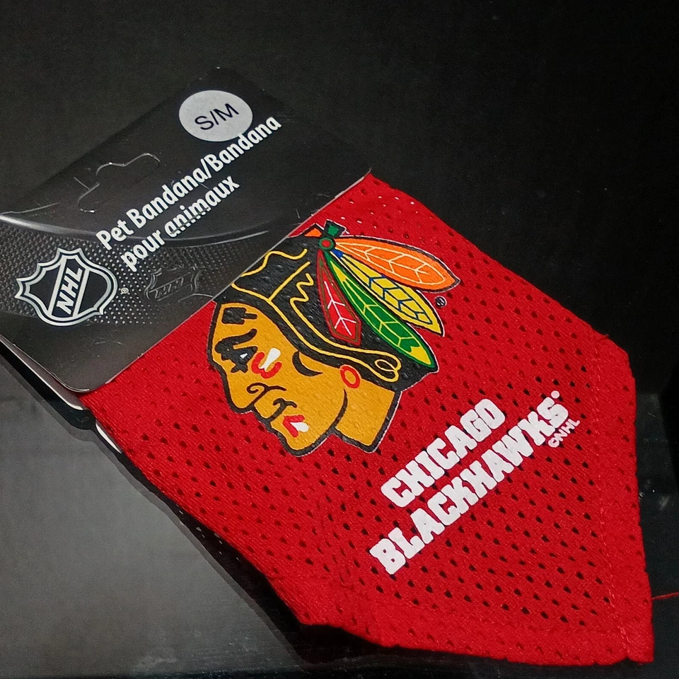 Bandana esportiva Chicago Blackhawks NHL Pet tamanho pequeno/médio - Imagem 3 de 4