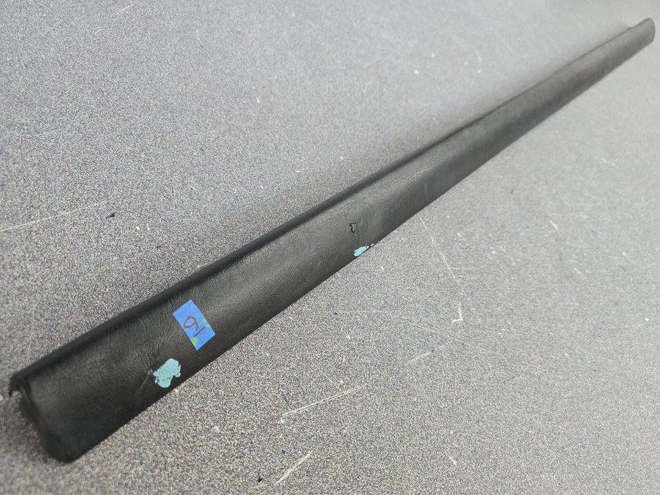 USADO ORIGINAL PORSCHE 911 912 ESTANTE DE PAQUETE TRASERO MOLDURA HORIZONTAL NEGRO 1965-70 #9 Foto 2 de 4