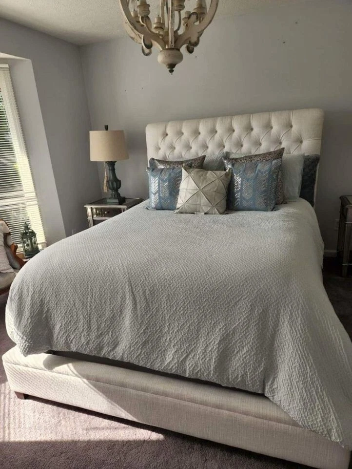 QUEEN Mint duvet+shams with KING velvet quilt + shams bedding set. - Image 2 of 2