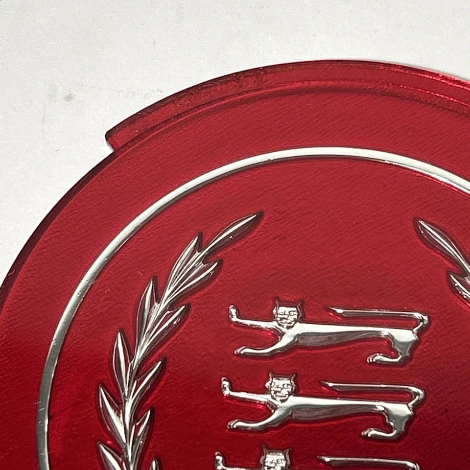 Nuevo de Lote Antiguo Mercury Cougar Ford LTD Cresta 15" Tapacubos Central Rueda Emblema Rojo Foto 3 de 4