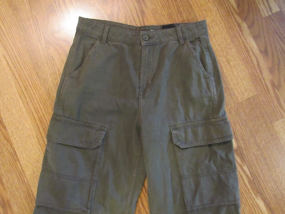 Pantalones cargo verdes para mujer H&M Divididos talla 4 30" entrepierna Foto 4 de 4