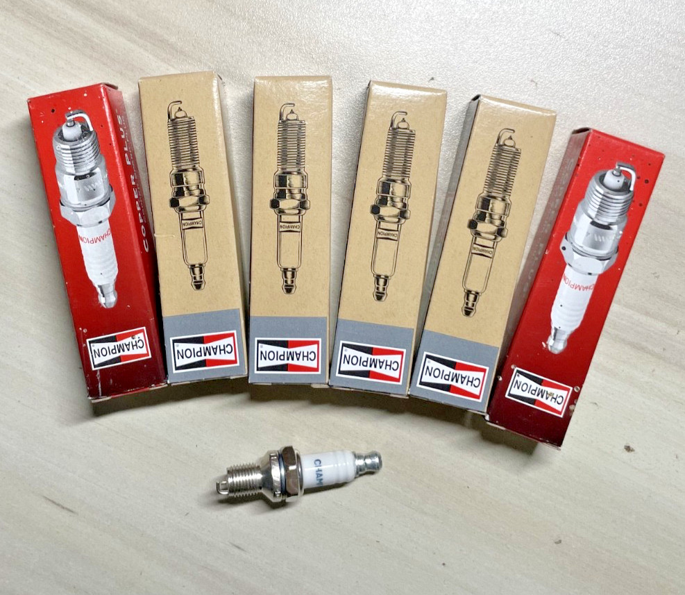 Champion Spark Plugs 940 , RDZ19H , LOT OF 6