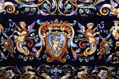 Plat faience Gien décor Renaissance fond bleu – décor Renaissance italienne – fin du XIXe siècle - France