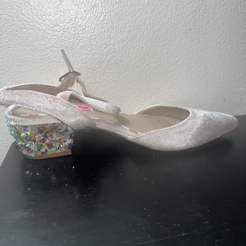 Betsey Johnson Women’s Lena Beige Fabric Bejeweled Low Heels Shoes 6 M - Picture 5 of 13